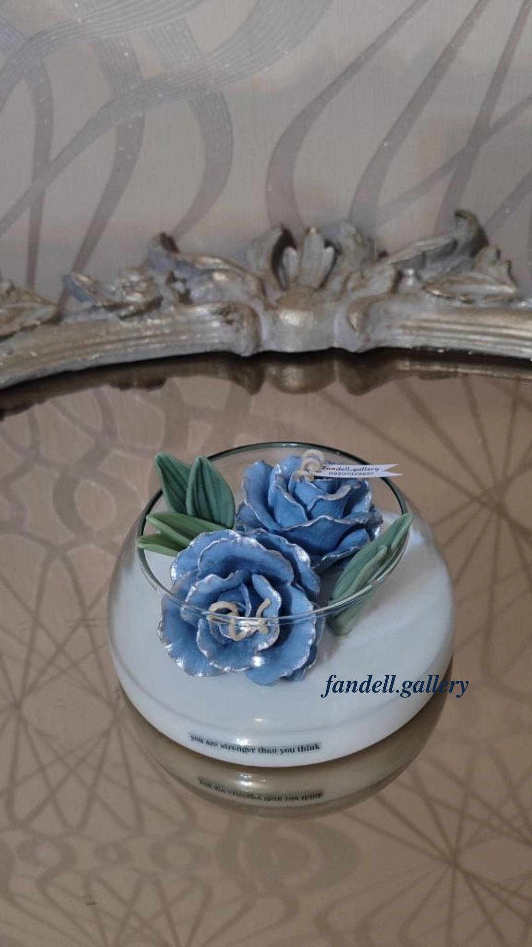 شمع گل رز در ظرف شیشه ای بزرگ